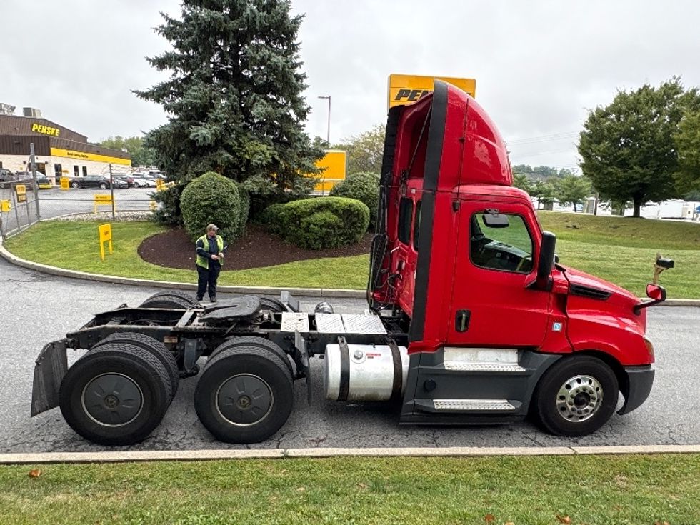 Day Cab Tractor-Heavy Duty Tractors-Freightliner-2019-T12664ST-Montgomery-NY-625,865\n\t\tmiles-$ 27,500 - Image 8