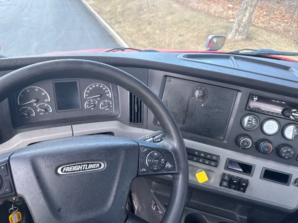 Day Cab Tractor-Heavy Duty Tractors-Freightliner-2019-T12664ST-Montgomery-NY-657,991\n\t\tmiles-$ 29,250 - Image 11