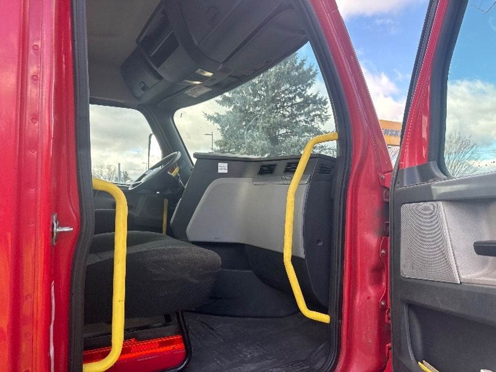 Day Cab Tractor-Heavy Duty Tractors-Freightliner-2019-T12664ST-Montgomery-NY-657,991\n\t\tmiles-$ 29,250 - Image 12