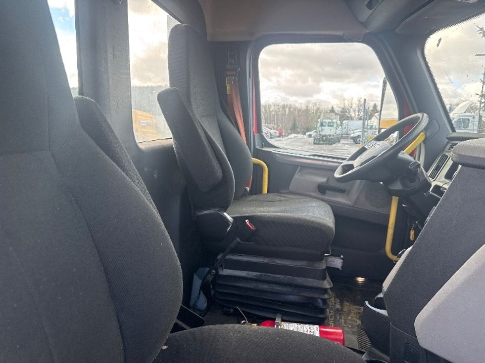 Day Cab Tractor-Heavy Duty Tractors-Freightliner-2019-T12664ST-Montgomery-NY-657,991\n\t\tmiles-$ 29,250 - Image 14