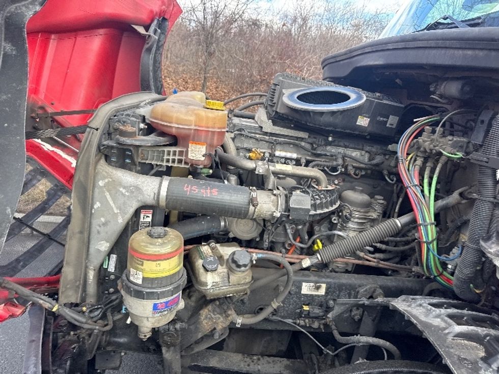 Day Cab Tractor-Heavy Duty Tractors-Freightliner-2019-T12664ST-Montgomery-NY-657,991\n\t\tmiles-$ 29,250 - Image 16