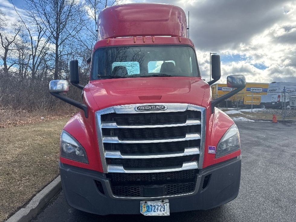 Day Cab Tractor-Heavy Duty Tractors-Freightliner-2019-T12664ST-Montgomery-NY-657,991\n\t\tmiles-$ 29,250 - Image 2