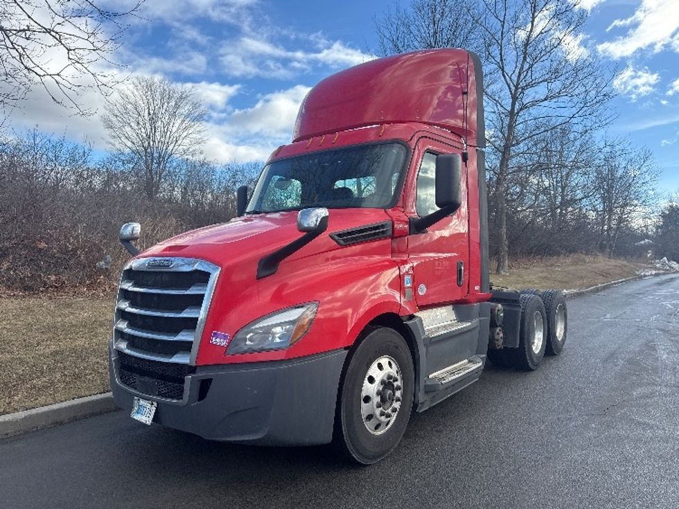 Day Cab Tractor-Heavy Duty Tractors-Freightliner-2019-T12664ST-Montgomery-NY-657,991\n\t\tmiles-$ 29,250 - Image 3