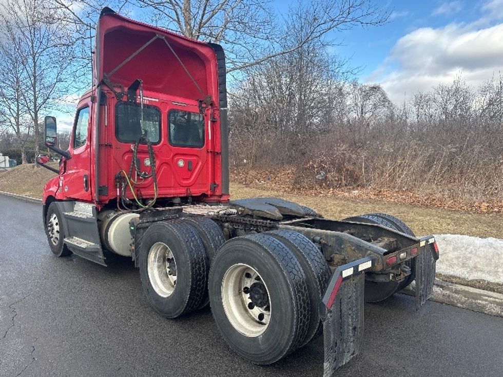 Day Cab Tractor-Heavy Duty Tractors-Freightliner-2019-T12664ST-Montgomery-NY-657,991\n\t\tmiles-$ 29,250 - Image 5