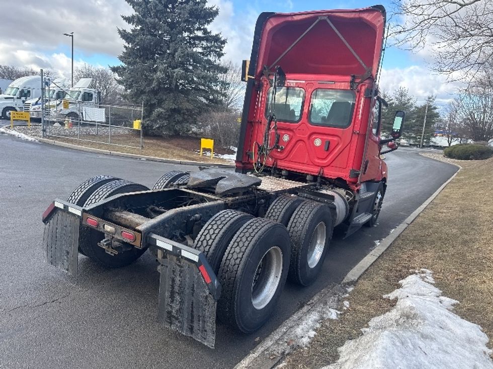 Day Cab Tractor-Heavy Duty Tractors-Freightliner-2019-T12664ST-Montgomery-NY-657,991\n\t\tmiles-$ 29,250 - Image 7
