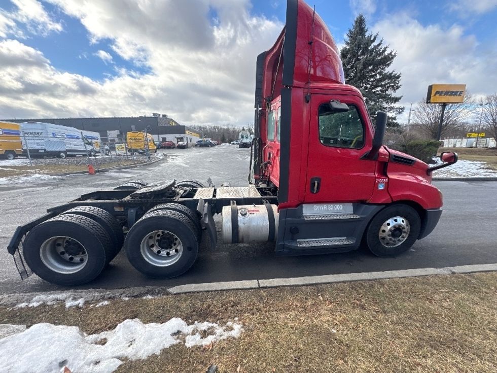 Day Cab Tractor-Heavy Duty Tractors-Freightliner-2019-T12664ST-Montgomery-NY-657,991\n\t\tmiles-$ 29,250 - Image 8