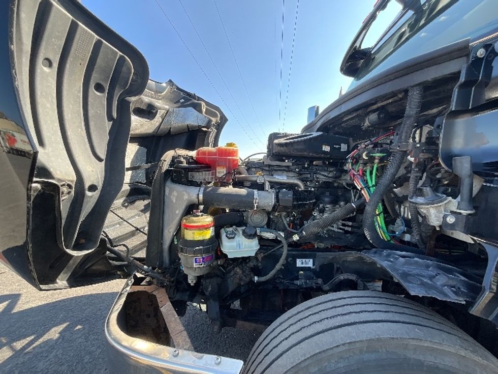 Day Cab Tractor-Heavy Duty Tractors-Freightliner-2019-T12664ST-Montreal-PQ-232,179\n\t\tkm-$ 73,750 - Image 16