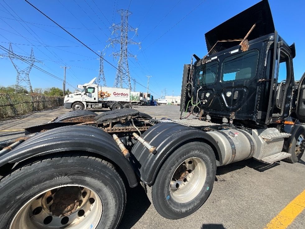 Day Cab Tractor-Heavy Duty Tractors-Freightliner-2019-T12664ST-Montreal-PQ-232,179\n\t\tkm-$ 73,750 - Image 17