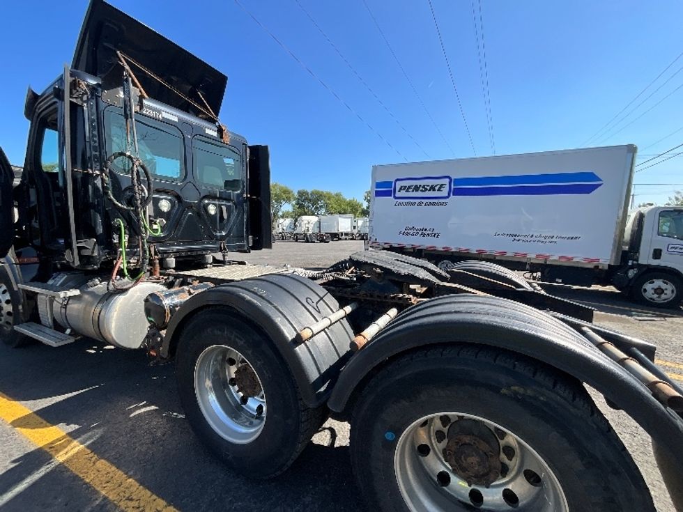 Day Cab Tractor-Heavy Duty Tractors-Freightliner-2019-T12664ST-Montreal-PQ-232,179\n\t\tkm-$ 73,750 - Image 18
