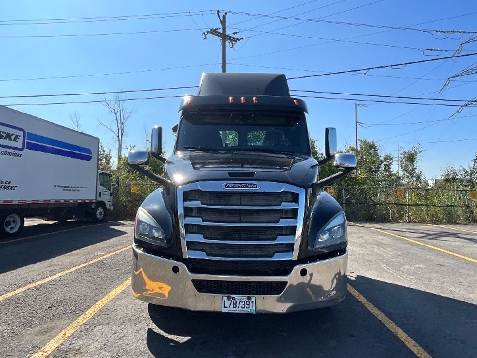 Day Cab Tractor-Heavy Duty Tractors-Freightliner-2019-T12664ST-Montreal-PQ-232,179\n\t\tkm-$ 73,750 - Image 2