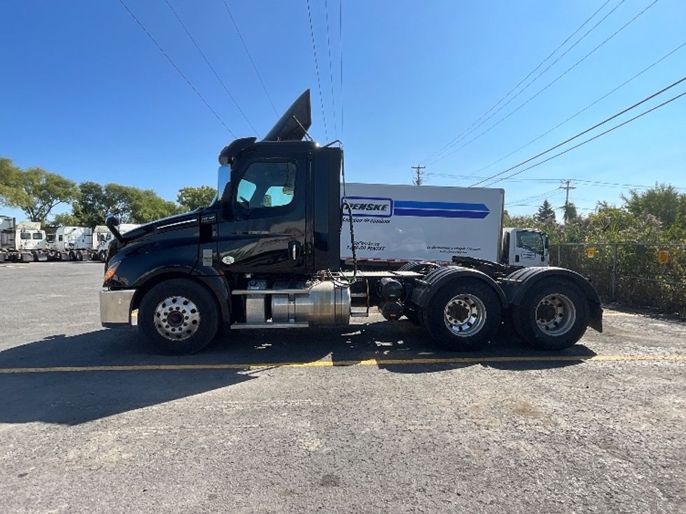 Day Cab Tractor-Heavy Duty Tractors-Freightliner-2019-T12664ST-Montreal-PQ-232,179\n\t\tkm-$ 73,750 - Image 4