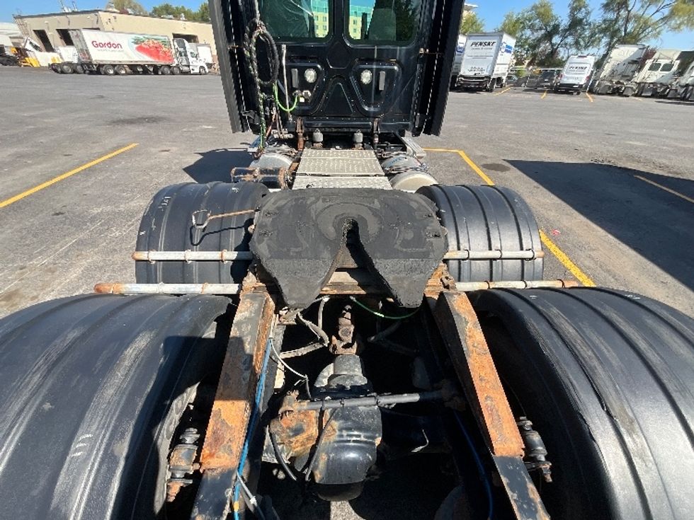 Day Cab Tractor-Heavy Duty Tractors-Freightliner-2019-T12664ST-Montreal-PQ-232,179\n\t\tkm-$ 73,750 - Image 6