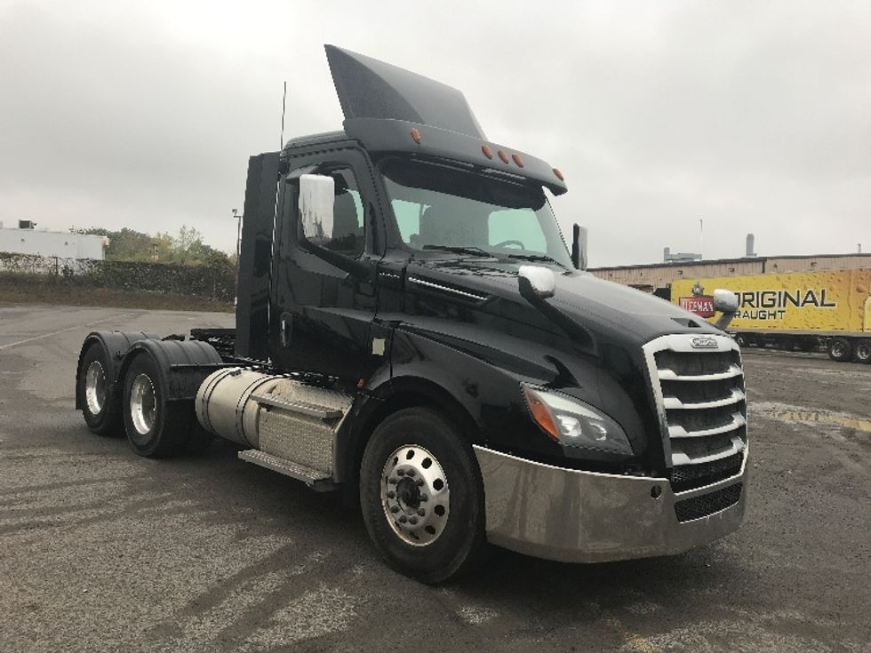 Day Cab Tractor-Heavy Duty Tractors-Freightliner-2019-T12664ST-Montreal-PQ-363,132\n\t\tkm-$ 67,500 - Image 1