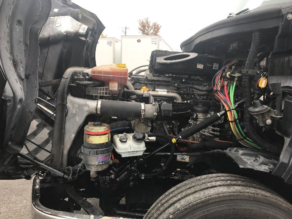 Day Cab Tractor-Heavy Duty Tractors-Freightliner-2019-T12664ST-Montreal-PQ-363,132\n\t\tkm-$ 67,500 - Image 16