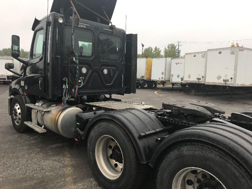 Day Cab Tractor-Heavy Duty Tractors-Freightliner-2019-T12664ST-Montreal-PQ-363,132\n\t\tkm-$ 67,500 - Image 17