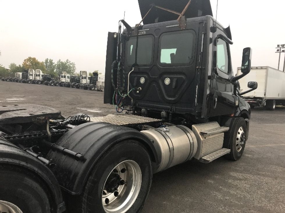 Day Cab Tractor-Heavy Duty Tractors-Freightliner-2019-T12664ST-Montreal-PQ-363,132\n\t\tkm-$ 67,500 - Image 18