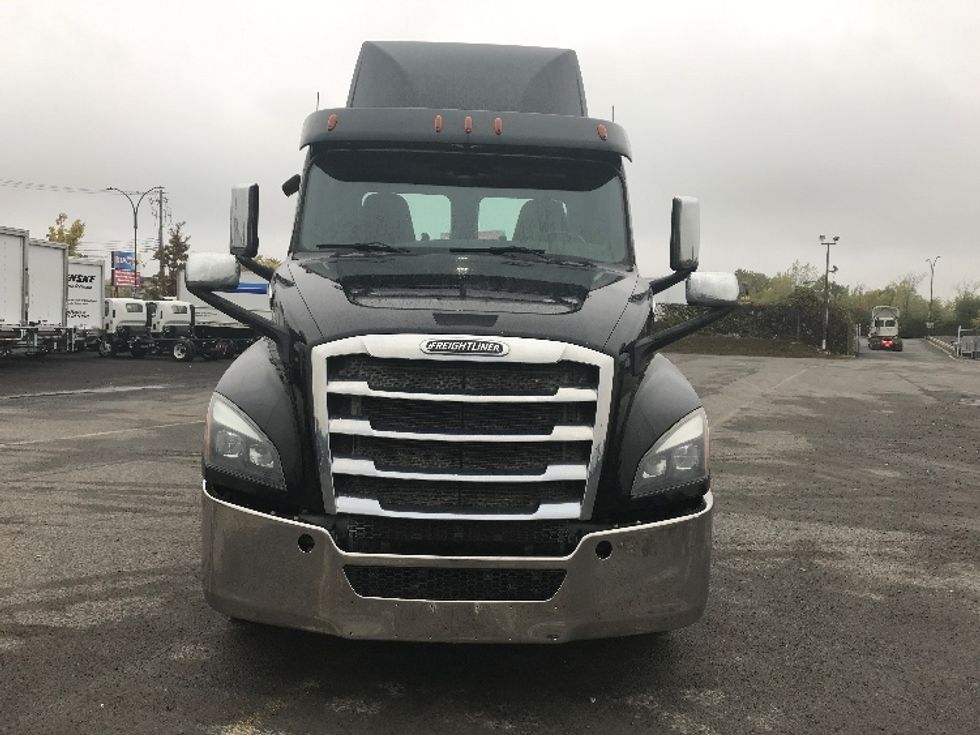 Day Cab Tractor-Heavy Duty Tractors-Freightliner-2019-T12664ST-Montreal-PQ-363,132\n\t\tkm-$ 67,500 - Image 2