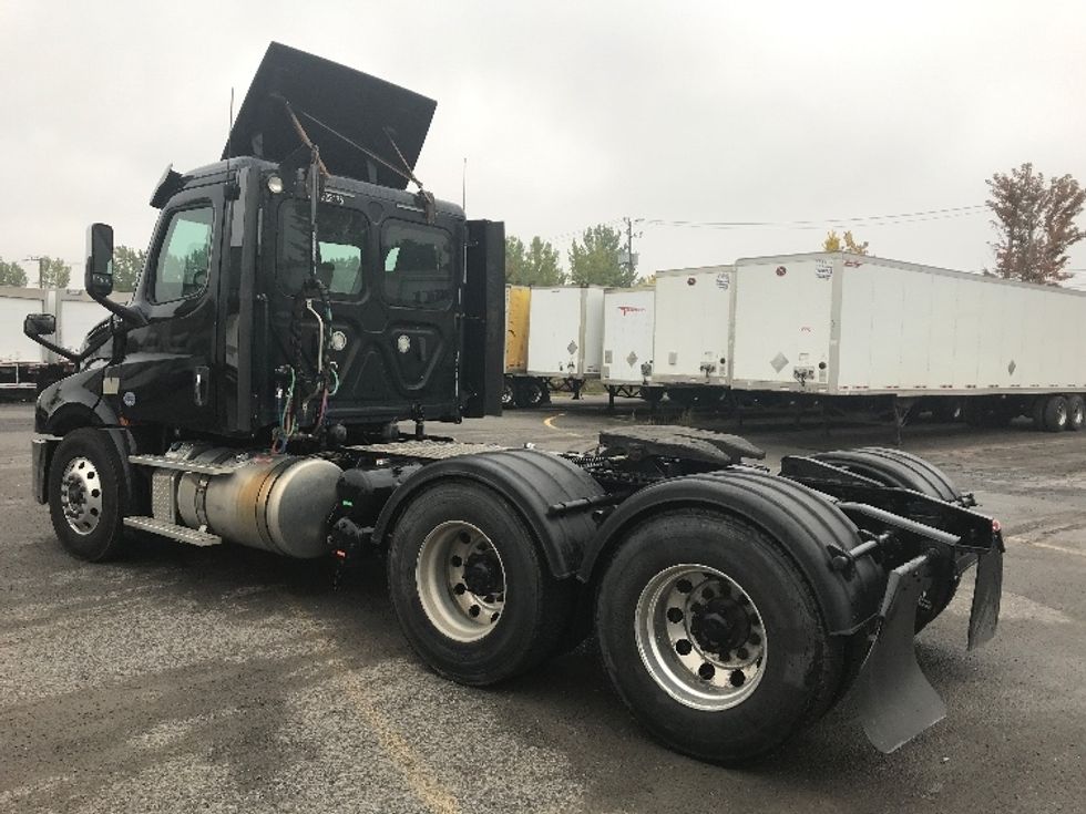 Day Cab Tractor-Heavy Duty Tractors-Freightliner-2019-T12664ST-Montreal-PQ-363,132\n\t\tkm-$ 67,500 - Image 5