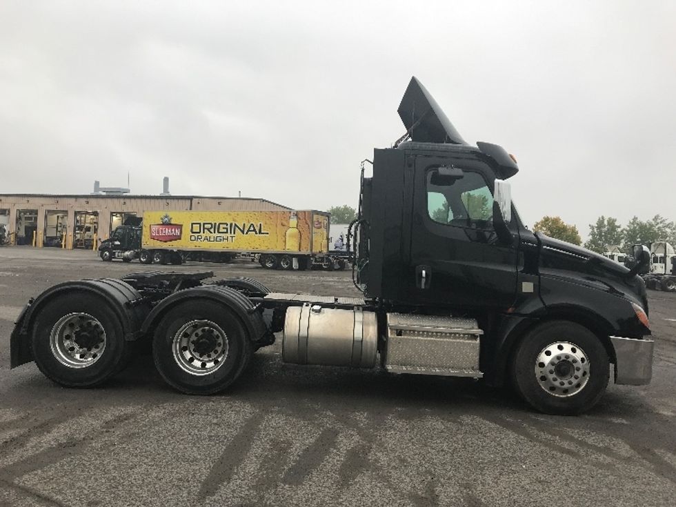 Day Cab Tractor-Heavy Duty Tractors-Freightliner-2019-T12664ST-Montreal-PQ-363,132\n\t\tkm-$ 67,500 - Image 8
