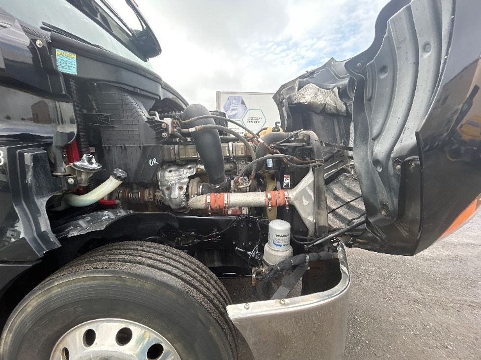 Day Cab Tractor-Heavy Duty Tractors-Freightliner-2019-T12664ST-Montreal-PQ-403,215\n\t\tkm-$ 65,500 - Image 15