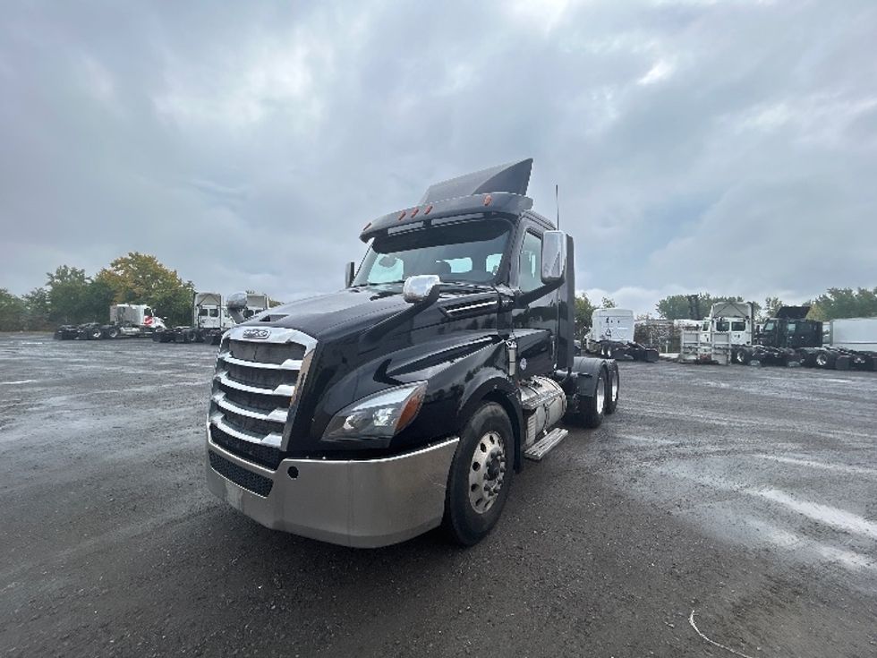 Day Cab Tractor-Heavy Duty Tractors-Freightliner-2019-T12664ST-Montreal-PQ-403,215\n\t\tkm-$ 65,500 - Image 3