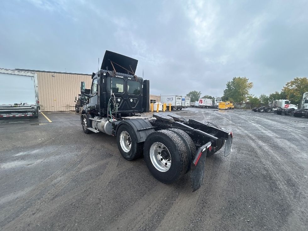 Day Cab Tractor-Heavy Duty Tractors-Freightliner-2019-T12664ST-Montreal-PQ-403,215\n\t\tkm-$ 65,500 - Image 5