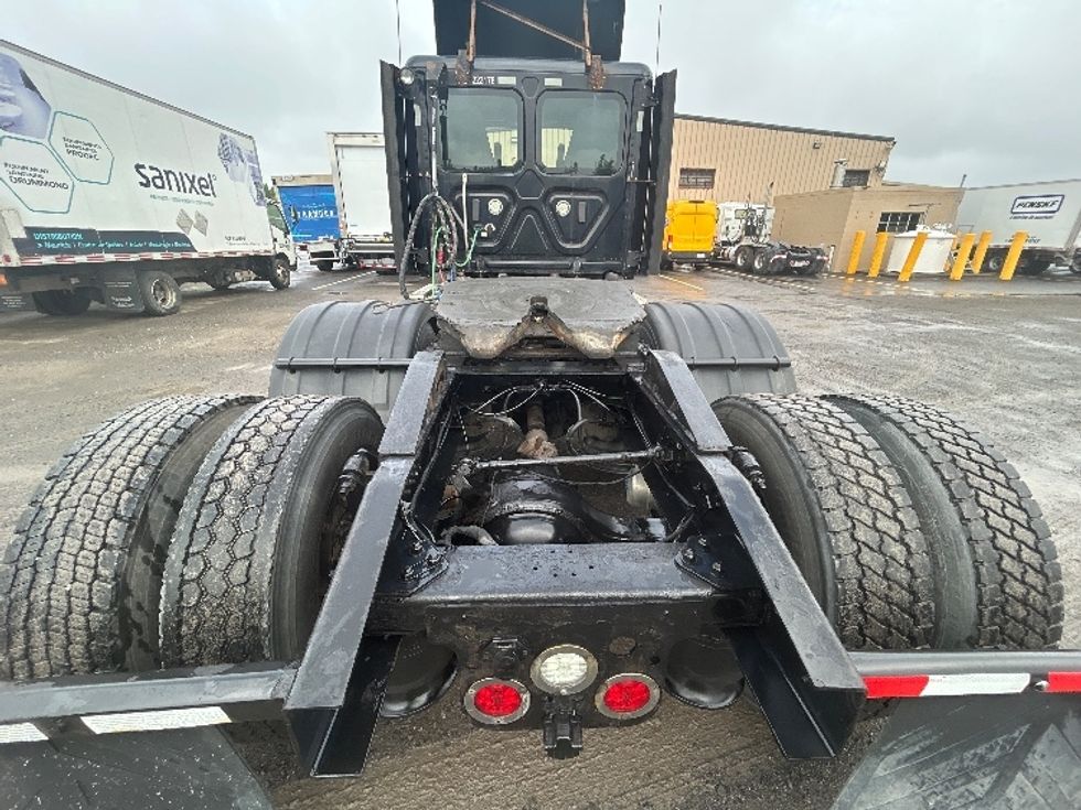 Day Cab Tractor-Heavy Duty Tractors-Freightliner-2019-T12664ST-Montreal-PQ-403,215\n\t\tkm-$ 65,500 - Image 6