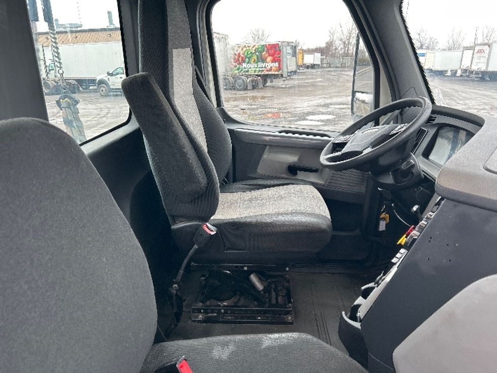 Day Cab Tractor-Heavy Duty Tractors-Freightliner-2019-T12664ST-Montreal-PQ-543,442\n\t\tkm-$ 56,250 - Image 14