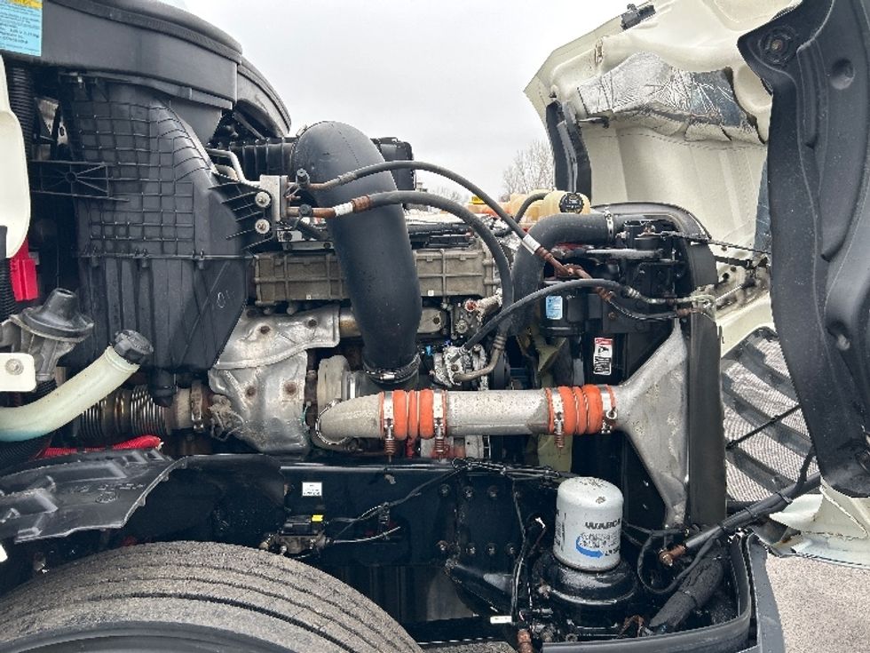 Day Cab Tractor-Heavy Duty Tractors-Freightliner-2019-T12664ST-Montreal-PQ-543,442\n\t\tkm-$ 56,250 - Image 15