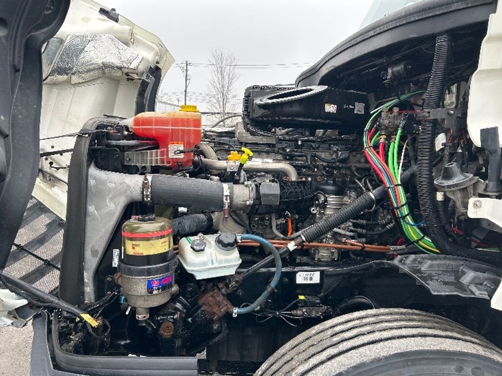Day Cab Tractor-Heavy Duty Tractors-Freightliner-2019-T12664ST-Montreal-PQ-543,442\n\t\tkm-$ 56,250 - Image 16