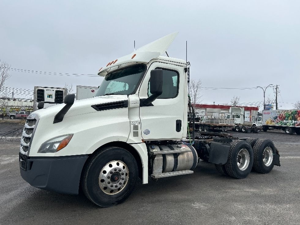 Day Cab Tractor-Heavy Duty Tractors-Freightliner-2019-T12664ST-Montreal-PQ-543,442\n\t\tkm-$ 56,250 - Image 3