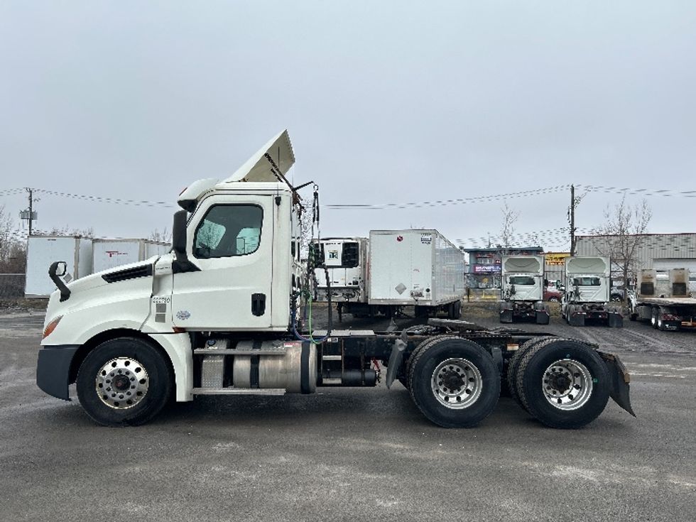 Day Cab Tractor-Heavy Duty Tractors-Freightliner-2019-T12664ST-Montreal-PQ-543,442\n\t\tkm-$ 56,250 - Image 4