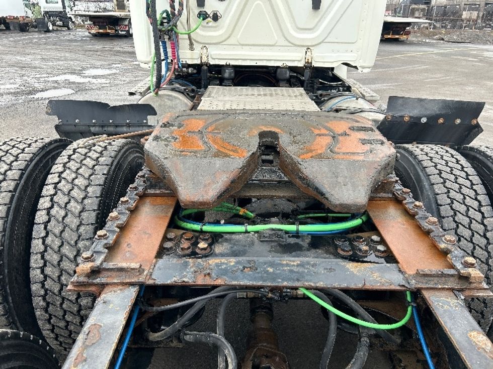 Day Cab Tractor-Heavy Duty Tractors-Freightliner-2019-T12664ST-Montreal-PQ-543,442\n\t\tkm-$ 56,250 - Image 6