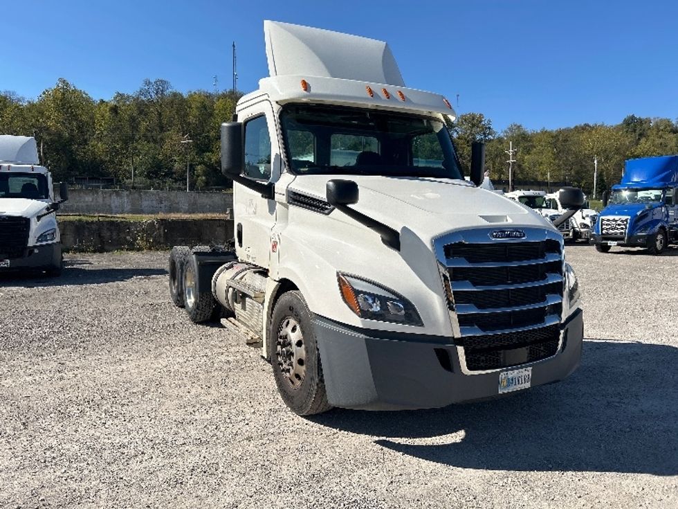 Day Cab Tractor-Heavy Duty Tractors-Freightliner-2019-T12664ST-Morgantown-WV-472,066\n\t\tmiles-$ 48,750 - Image 1