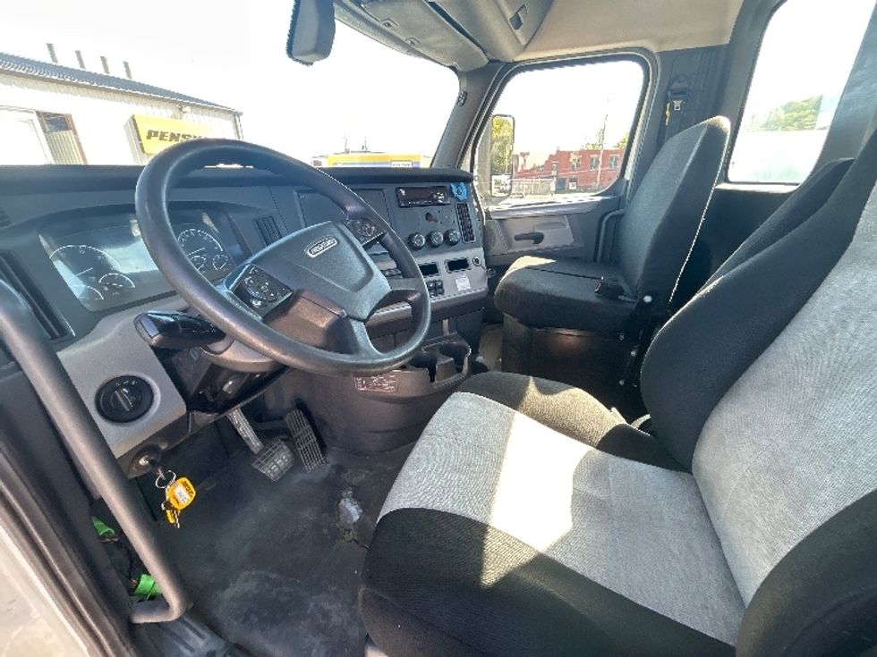 Day Cab Tractor-Heavy Duty Tractors-Freightliner-2019-T12664ST-Morgantown-WV-472,066\n\t\tmiles-$ 48,750 - Image 10