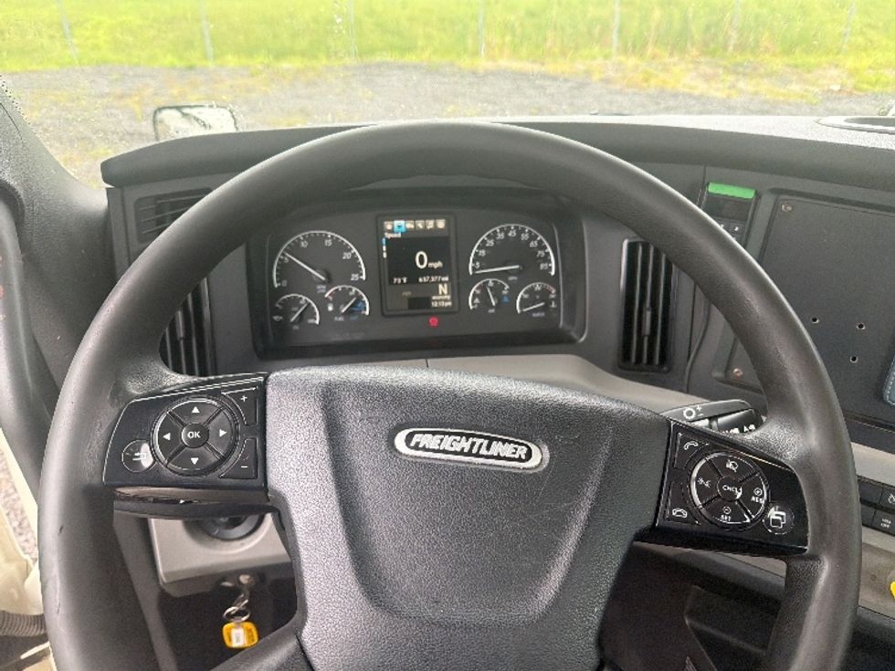 Day Cab Tractor-Heavy Duty Tractors-Freightliner-2019-T12664ST-Morgantown-WV-637,377\n\t\tmiles-$ 26,000 - Image 11