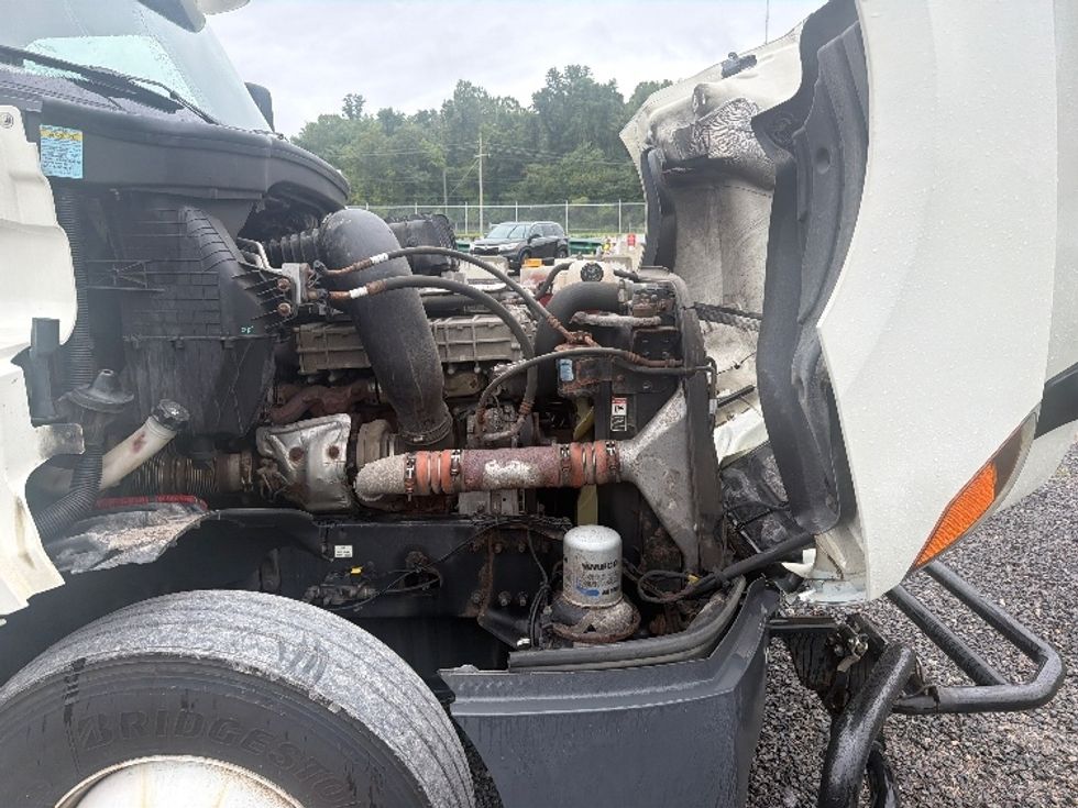 Day Cab Tractor-Heavy Duty Tractors-Freightliner-2019-T12664ST-Morgantown-WV-637,377\n\t\tmiles-$ 26,000 - Image 15