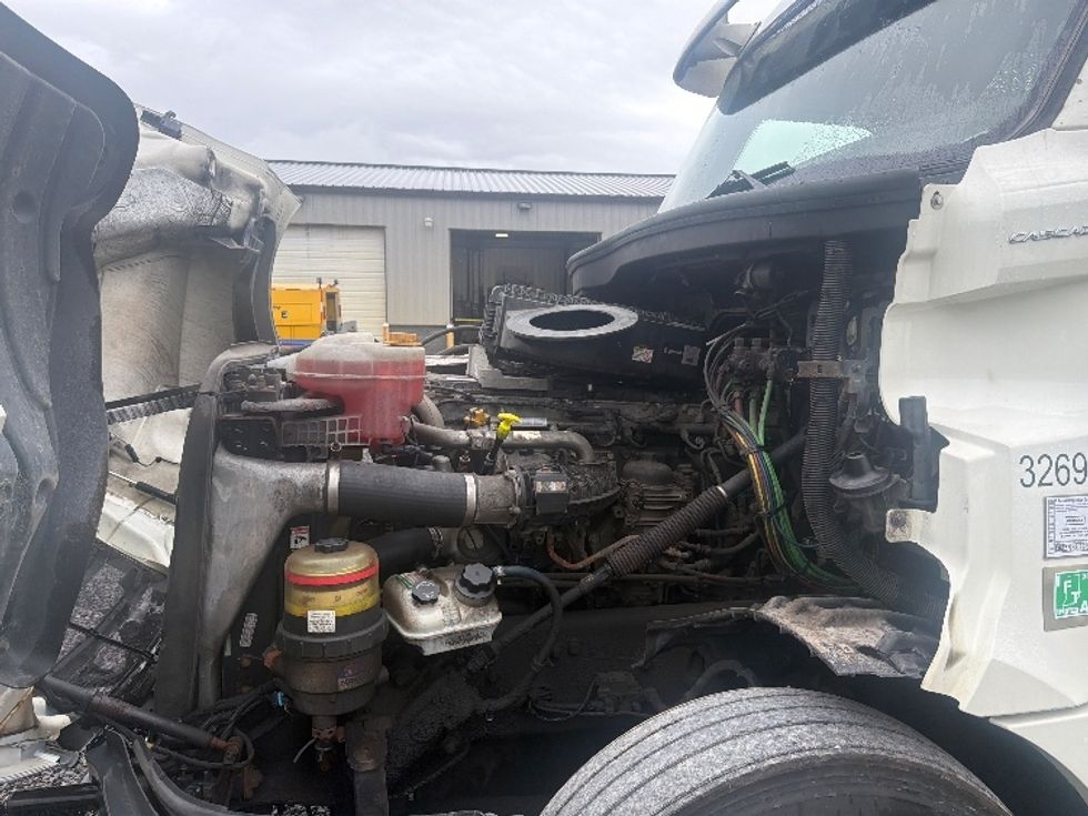 Day Cab Tractor-Heavy Duty Tractors-Freightliner-2019-T12664ST-Morgantown-WV-637,377\n\t\tmiles-$ 26,000 - Image 16