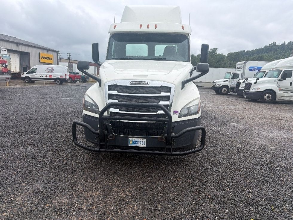 Day Cab Tractor-Heavy Duty Tractors-Freightliner-2019-T12664ST-Morgantown-WV-637,377\n\t\tmiles-$ 26,000 - Image 2