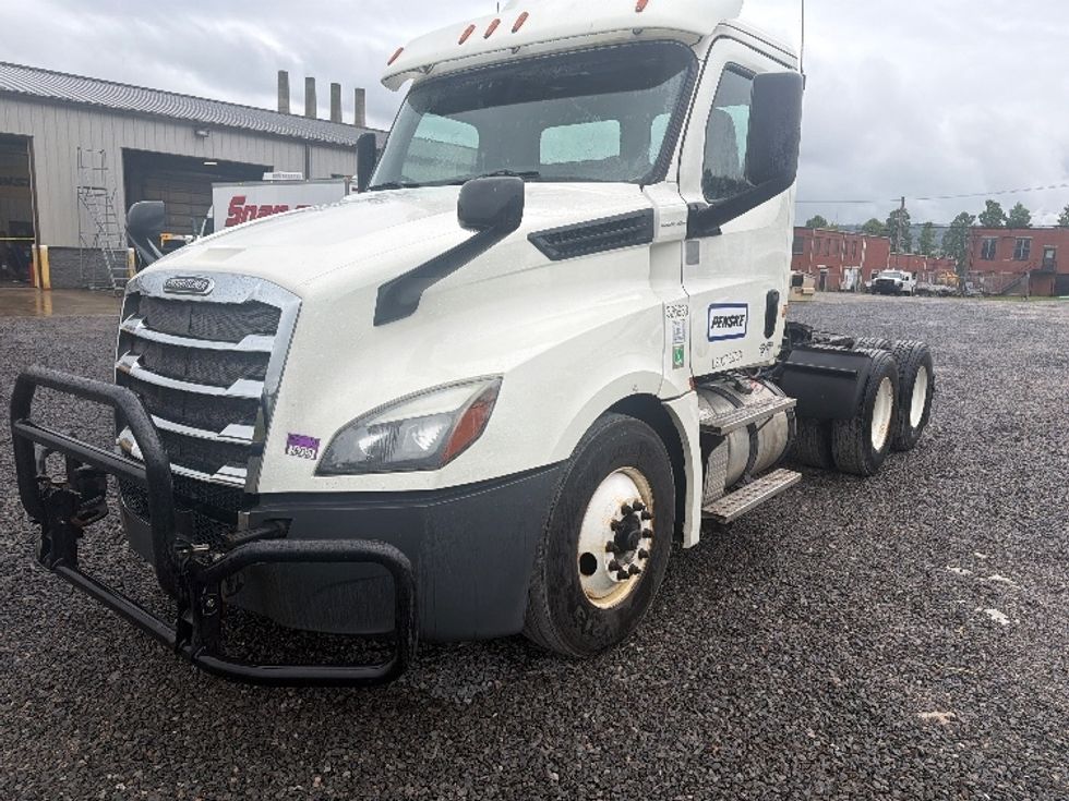 Day Cab Tractor-Heavy Duty Tractors-Freightliner-2019-T12664ST-Morgantown-WV-637,377\n\t\tmiles-$ 26,000 - Image 3