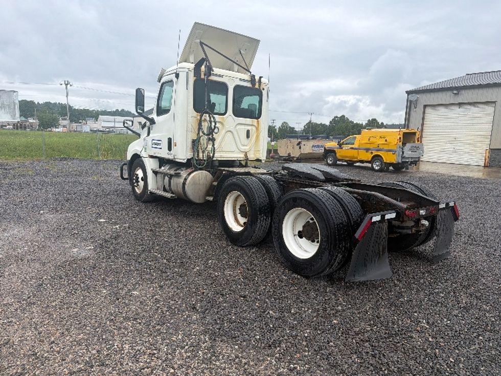 Day Cab Tractor-Heavy Duty Tractors-Freightliner-2019-T12664ST-Morgantown-WV-637,377\n\t\tmiles-$ 26,000 - Image 5