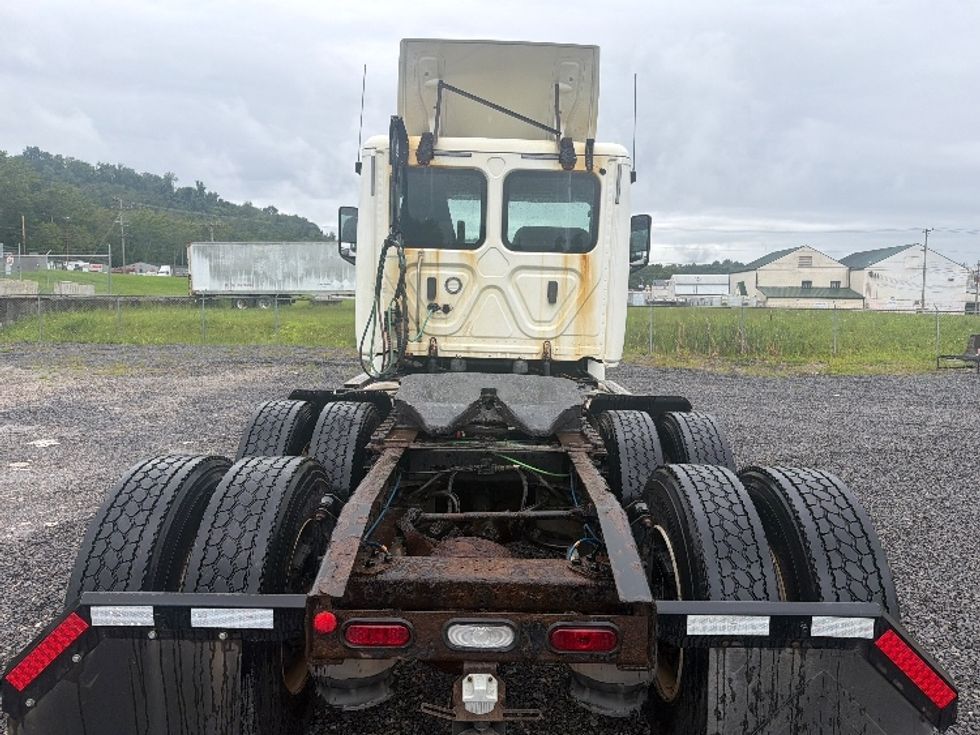 Day Cab Tractor-Heavy Duty Tractors-Freightliner-2019-T12664ST-Morgantown-WV-637,377\n\t\tmiles-$ 26,000 - Image 6