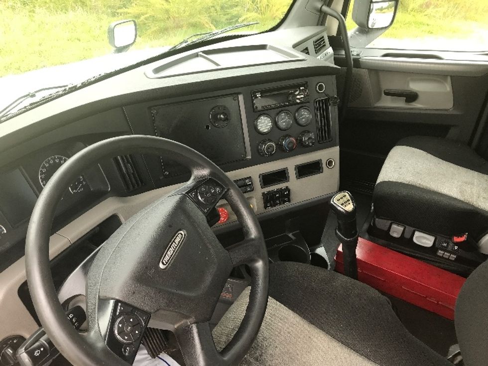 2019 Freightliner Cascadia 126" Day cab photo 10