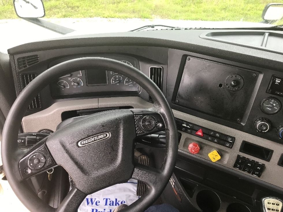 2019 Freightliner Cascadia 126" Day cab photo 11