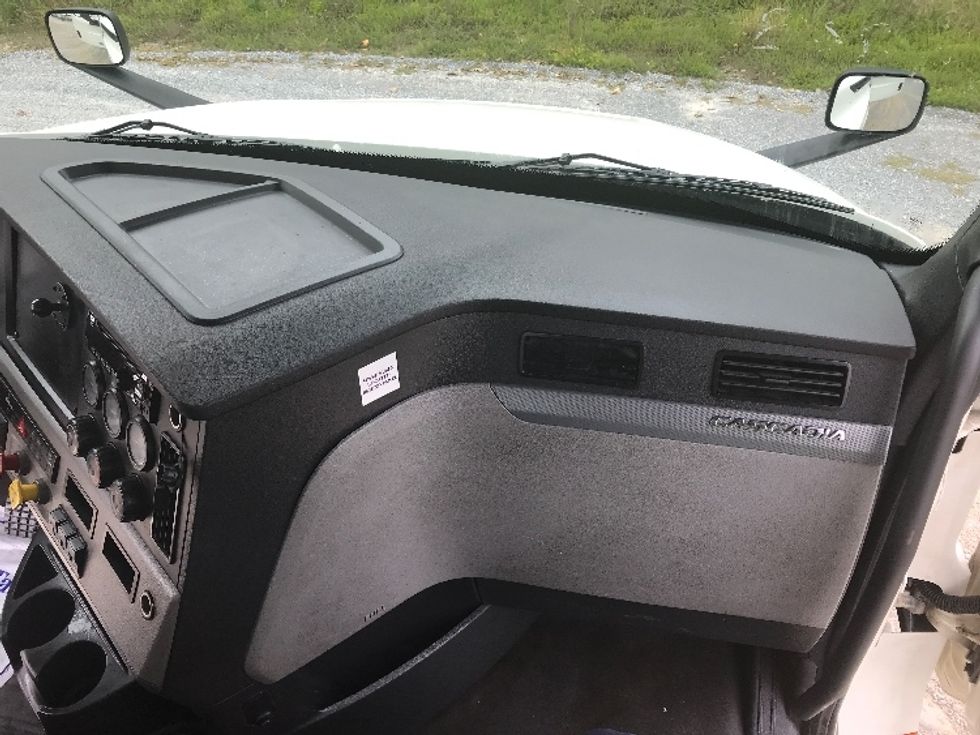 Day Cab Tractor-Heavy Duty Tractors-Freightliner-2019-T12664ST-Morristown-TN-571,502\n\t\tmiles-$ 28,500 - Image 13