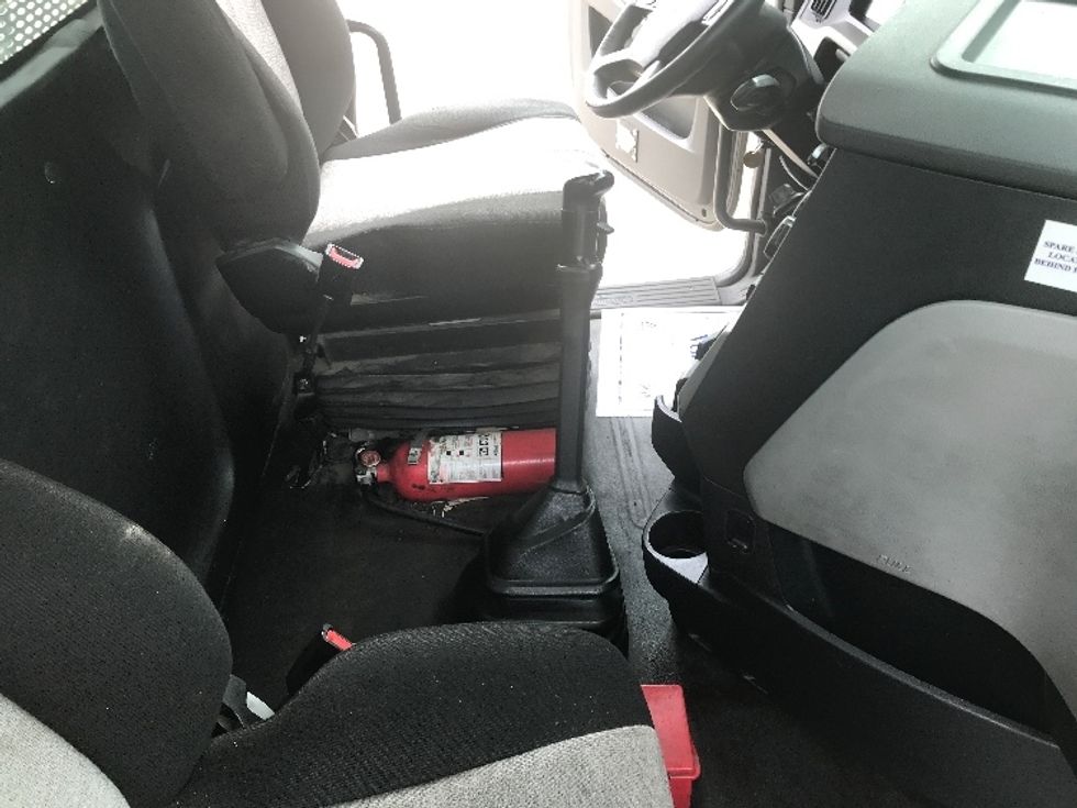 2019 Freightliner Cascadia 126" Day cab photo 13