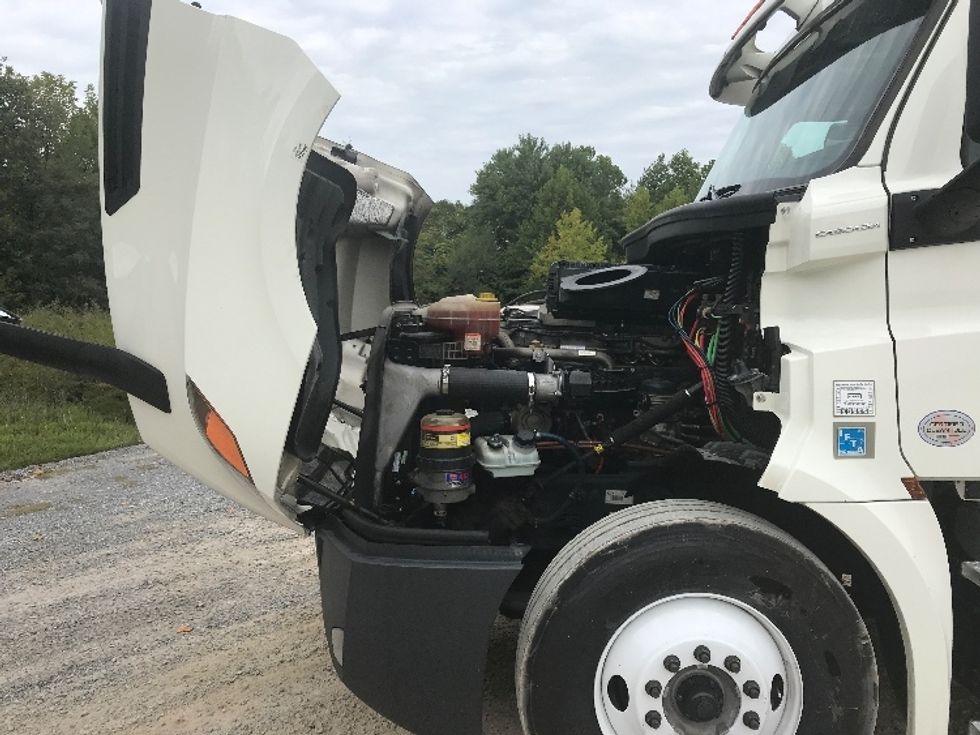 2019 Freightliner Cascadia 126" Day cab photo 14