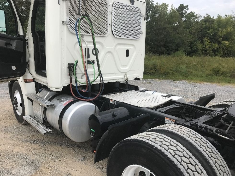 2019 Freightliner Cascadia 126" Day cab photo 15
