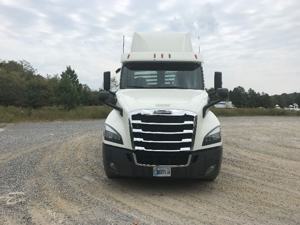 2019 Freightliner Cascadia 126" Day cab photo 2