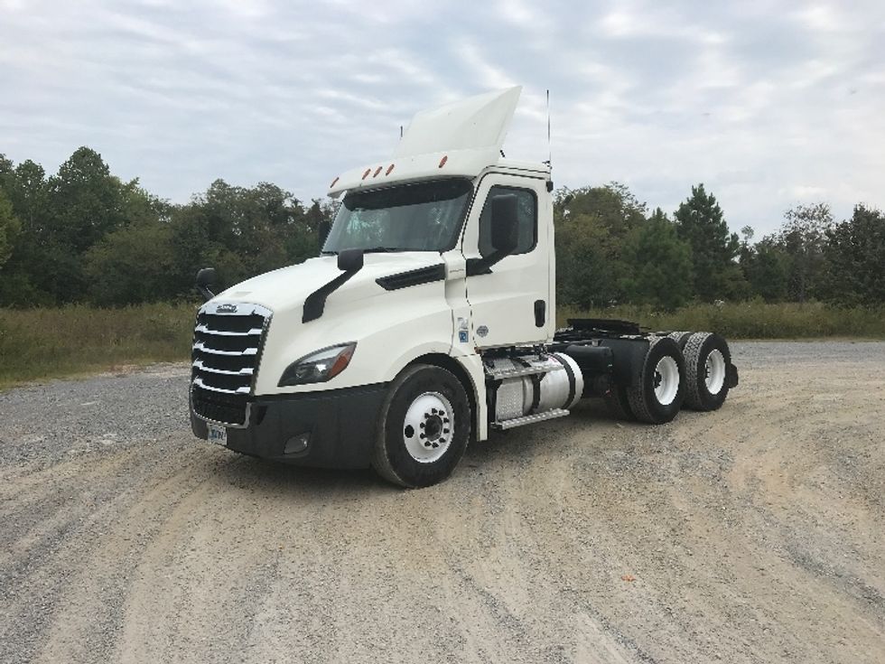 2019 Freightliner Cascadia 126" Day cab photo 3